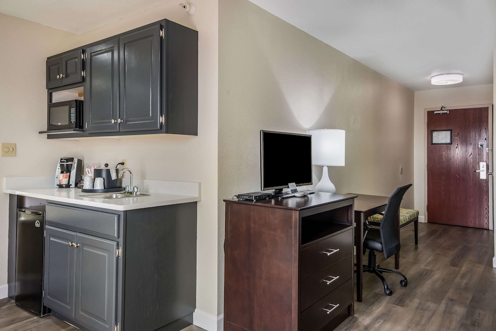 Quality Inn & Suites Quincy - Downtown 37/45