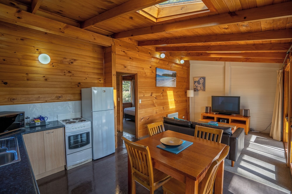 Stewarts Bay Lodge 57/65