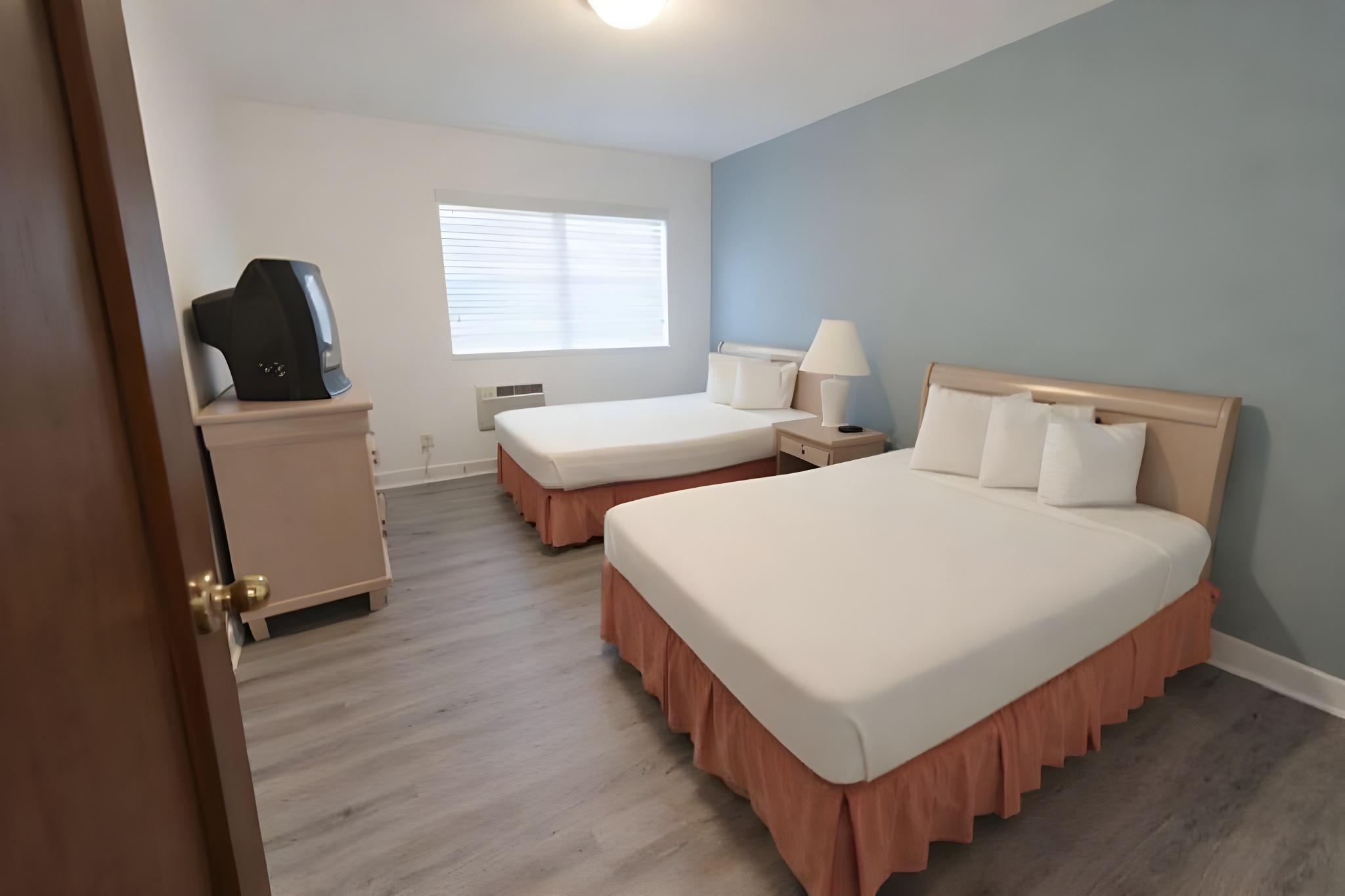 Tower, Ocean, Surf, Economy, King Bed