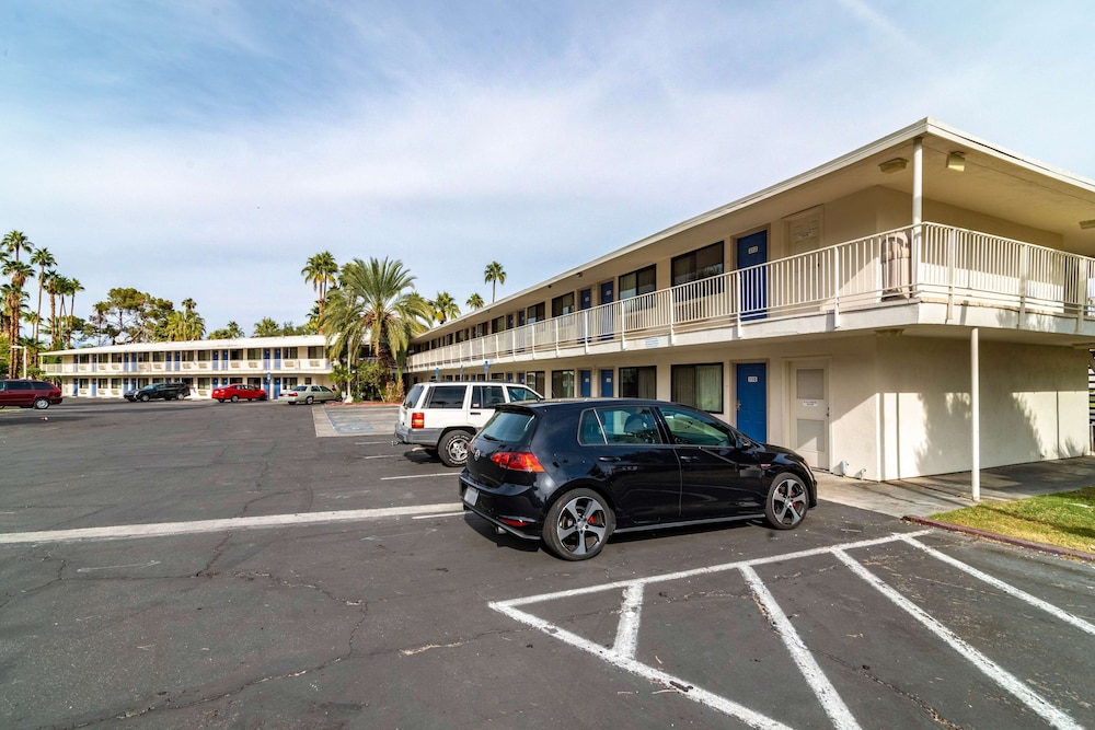 Motel6 Palm Springs, CA - East - Palm Canyon 32/50