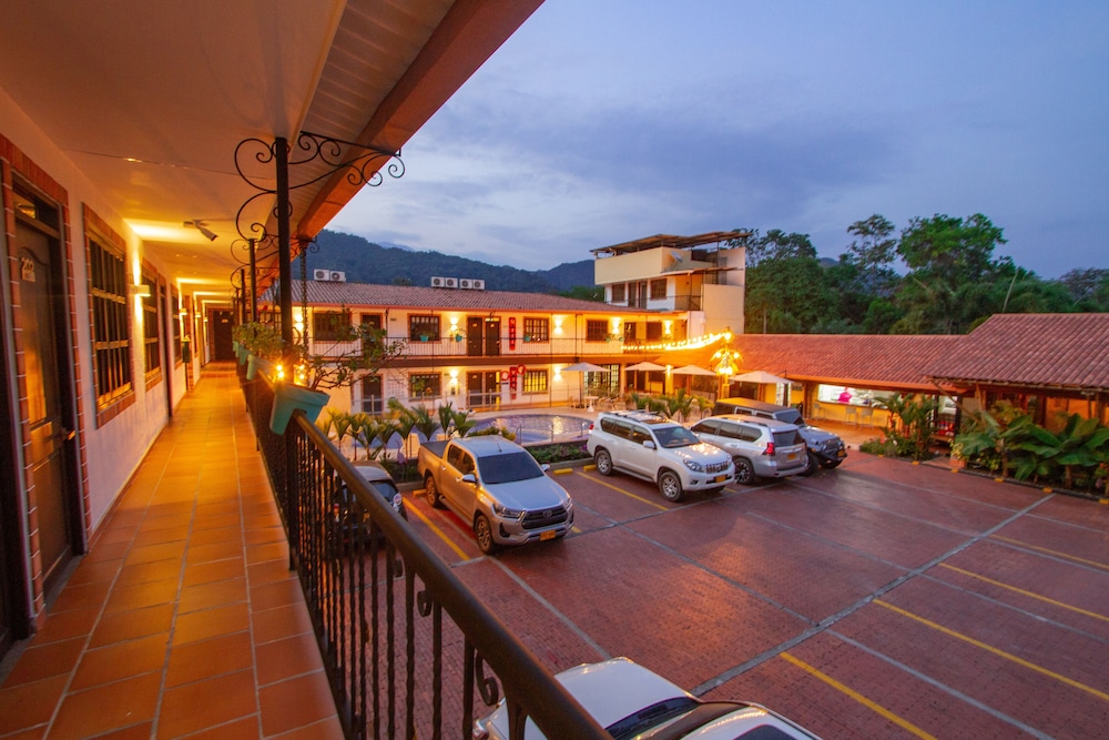 Hotel Vanguardia Natural 21/24