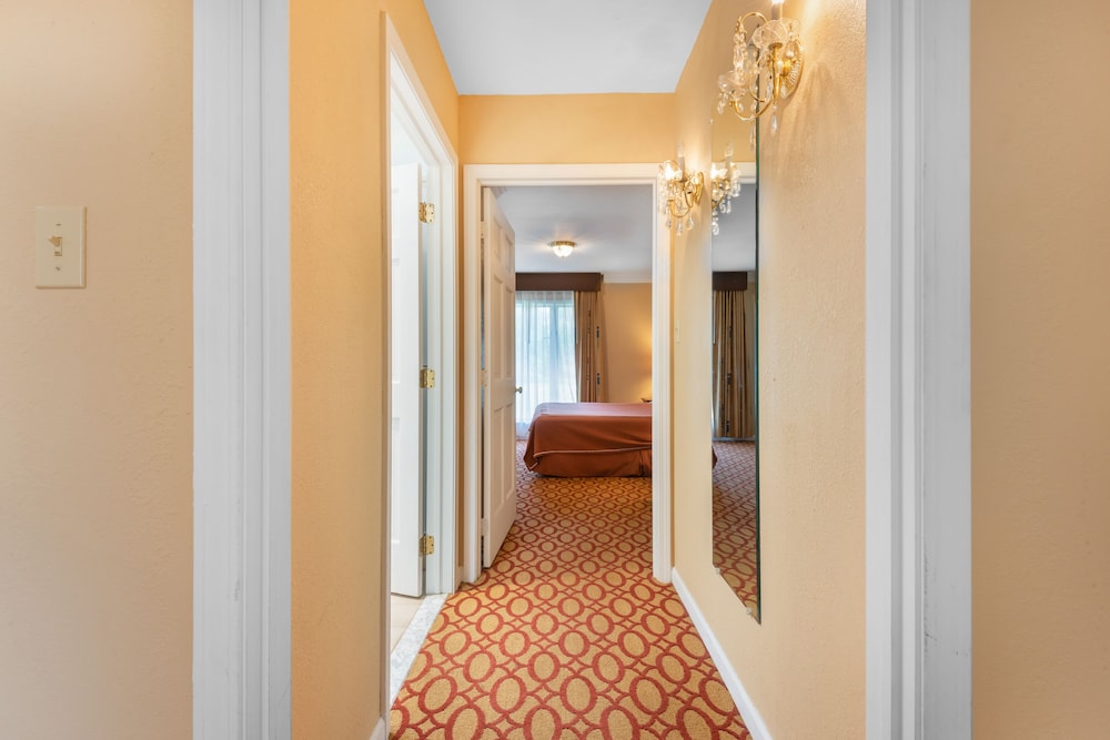 Americas Best Value Inn & Suites - Clarence/Buffalo East 10/49