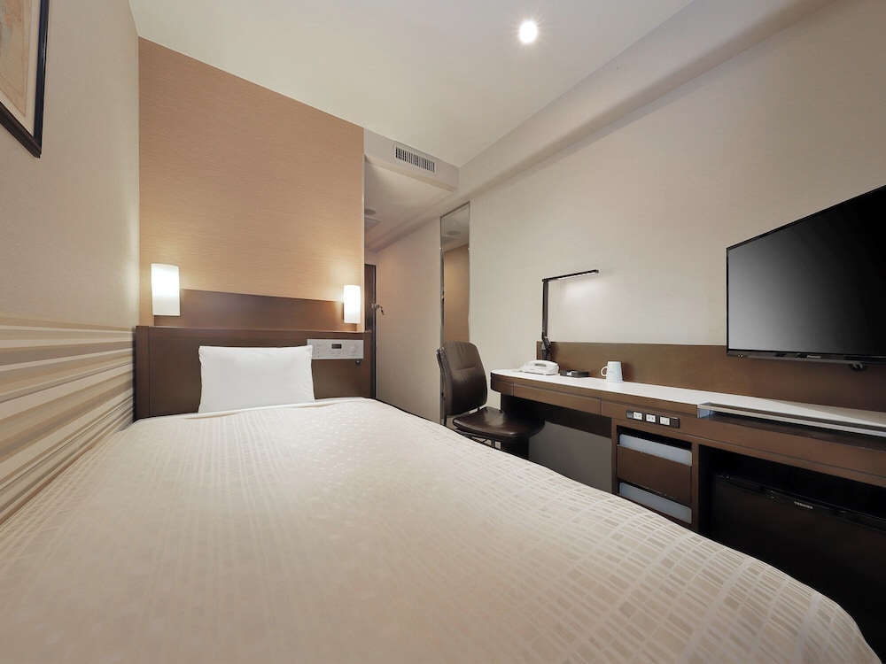 ROOM, SINGLE