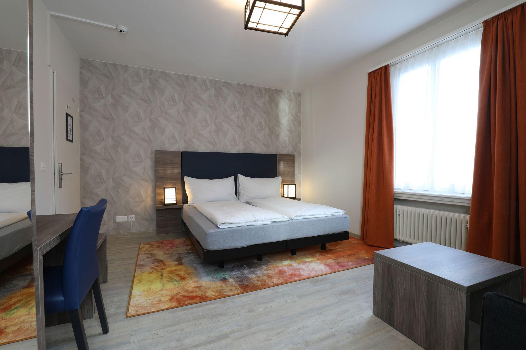 Deluxe, Double or Twin Bed