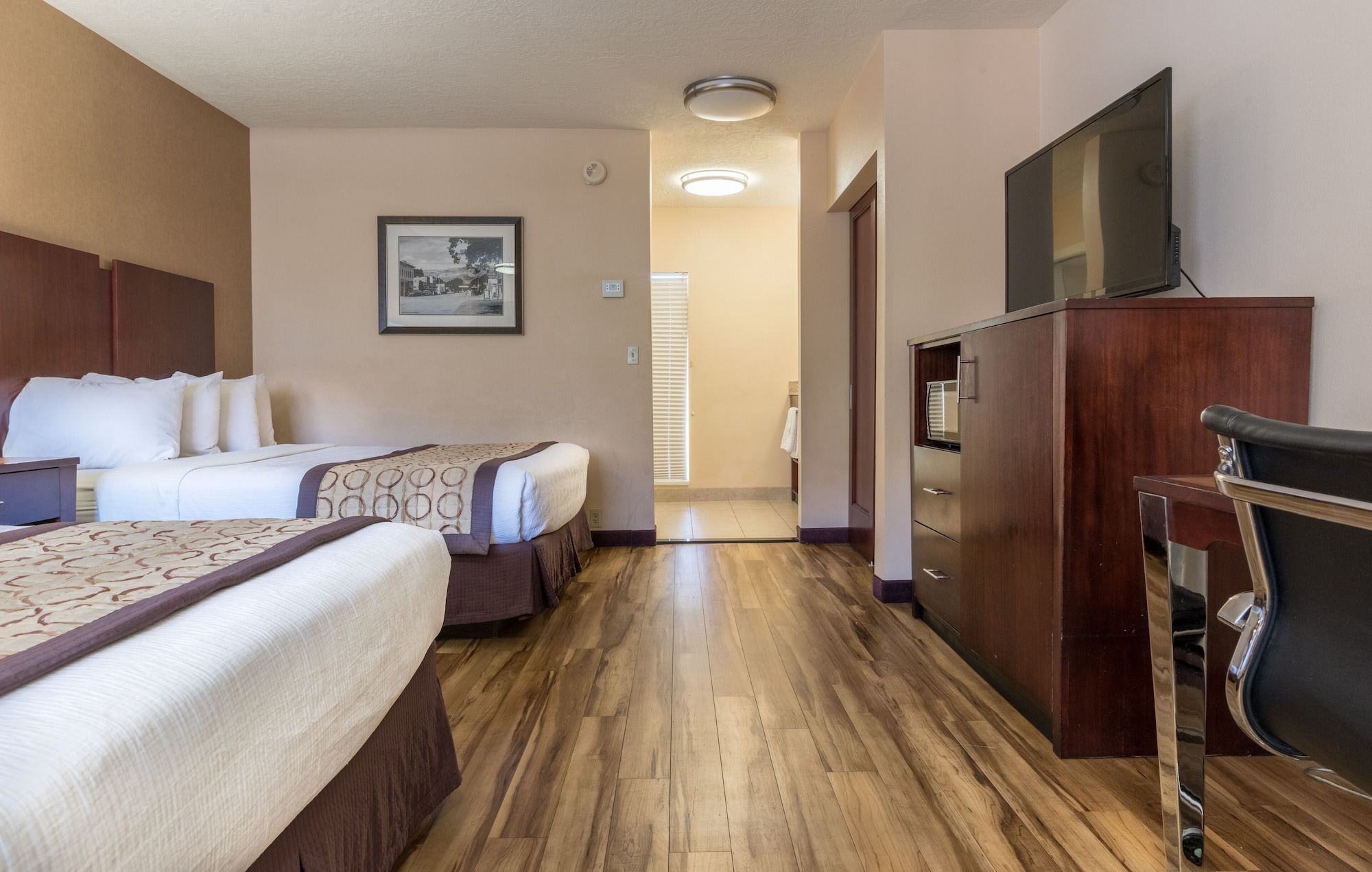 STANDARD, 2 QUEEN BEDS