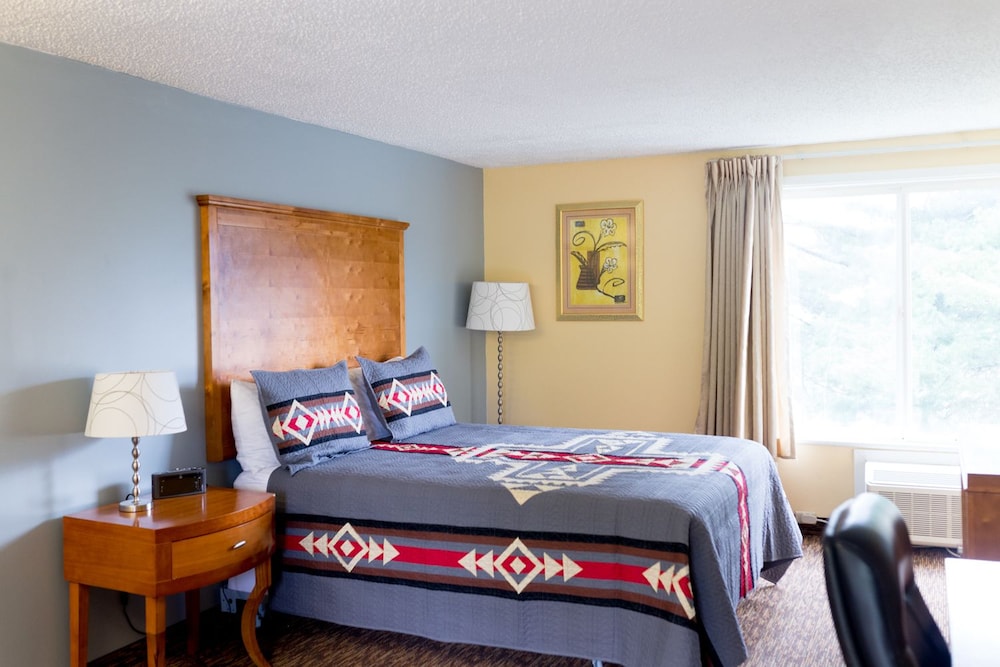 Columbia Gorge Inn 24/57
