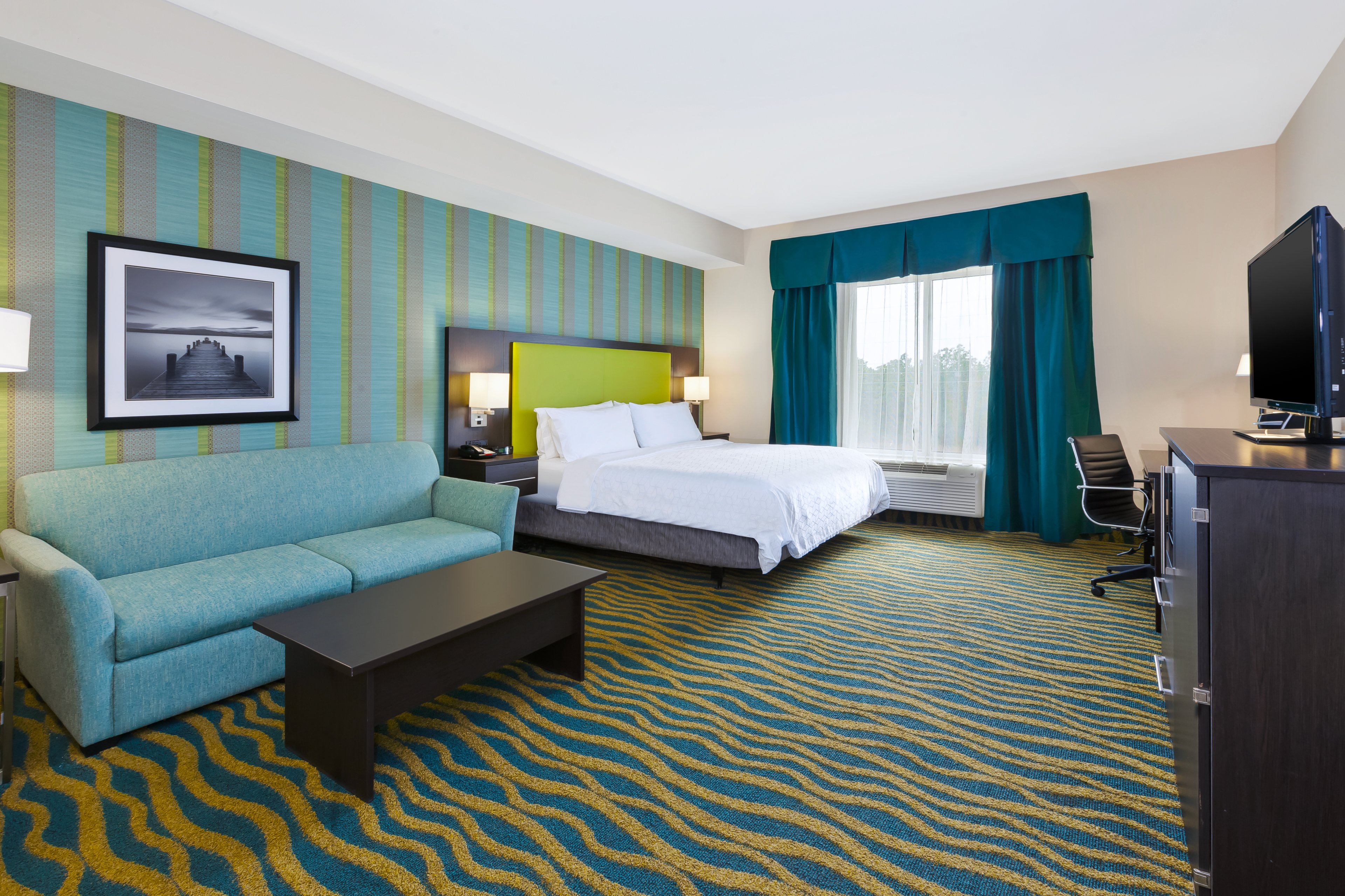 غرفة بسرير كينج لذوي الإعاقة، Holiday Inn Express Suites Southport Oak Island Area 2/3