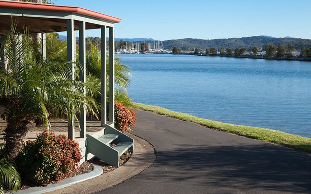 Coachhouse Marina Resort 46/50
