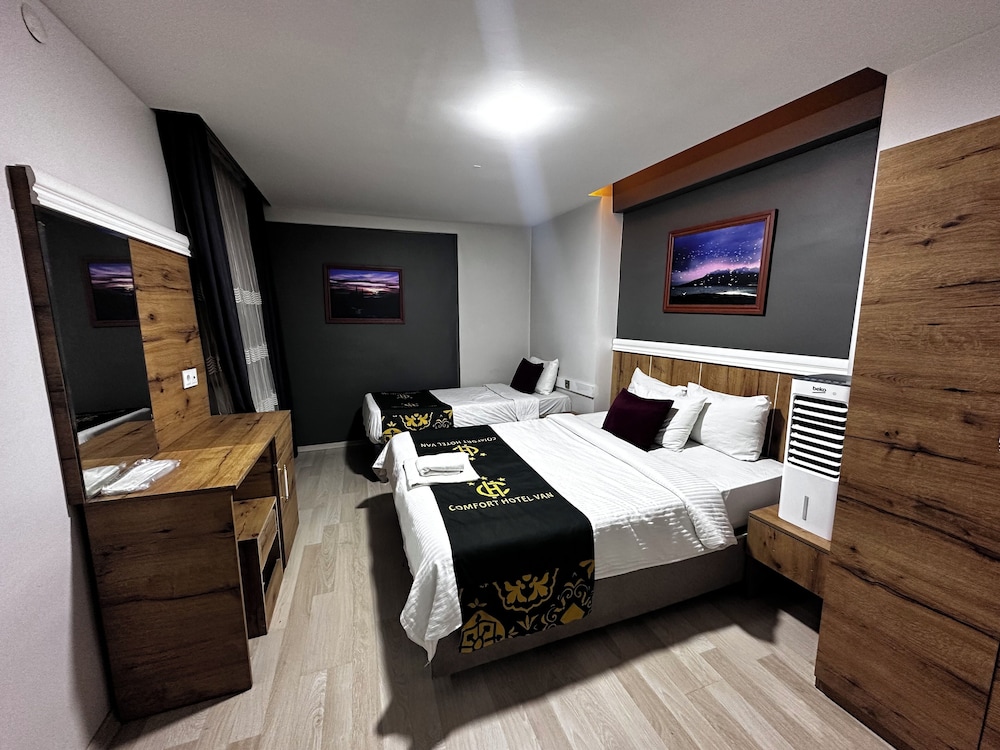 Comfort Suites Hotel 12/50