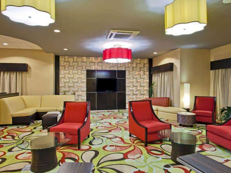 La Quinta Inn & Suites by Wyndham Hinesville - Fort Stewart 34/56