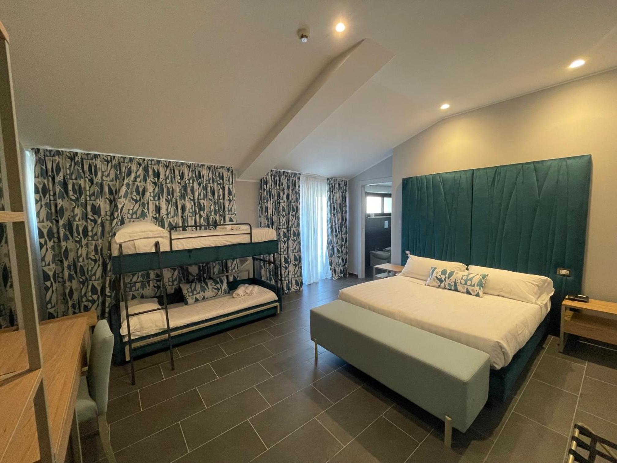 غرفة كومفورت رباعية، Sant Elia Hotel 5/7