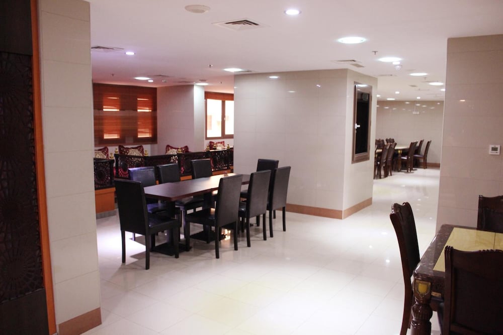 MONTREAL NAIF HOTEL 27/32