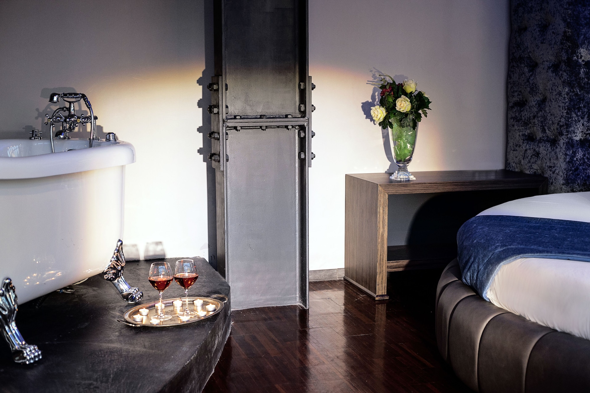 Princess, Suite, King Bed, City View, Sofa, Jetted Tub 4/4