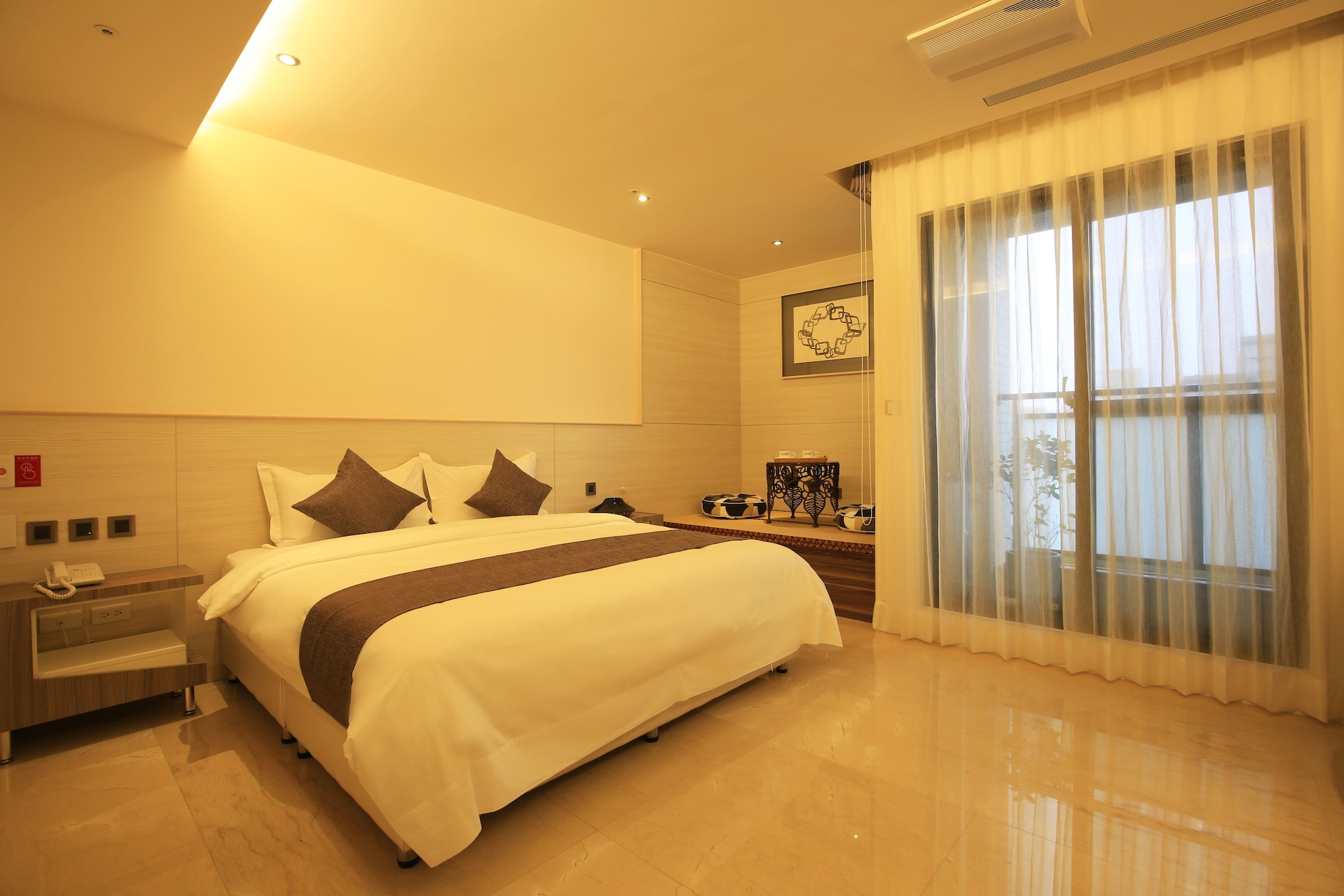 VIP, DELUXE, QUEEN BED, CITY VIEW, BATHTUB