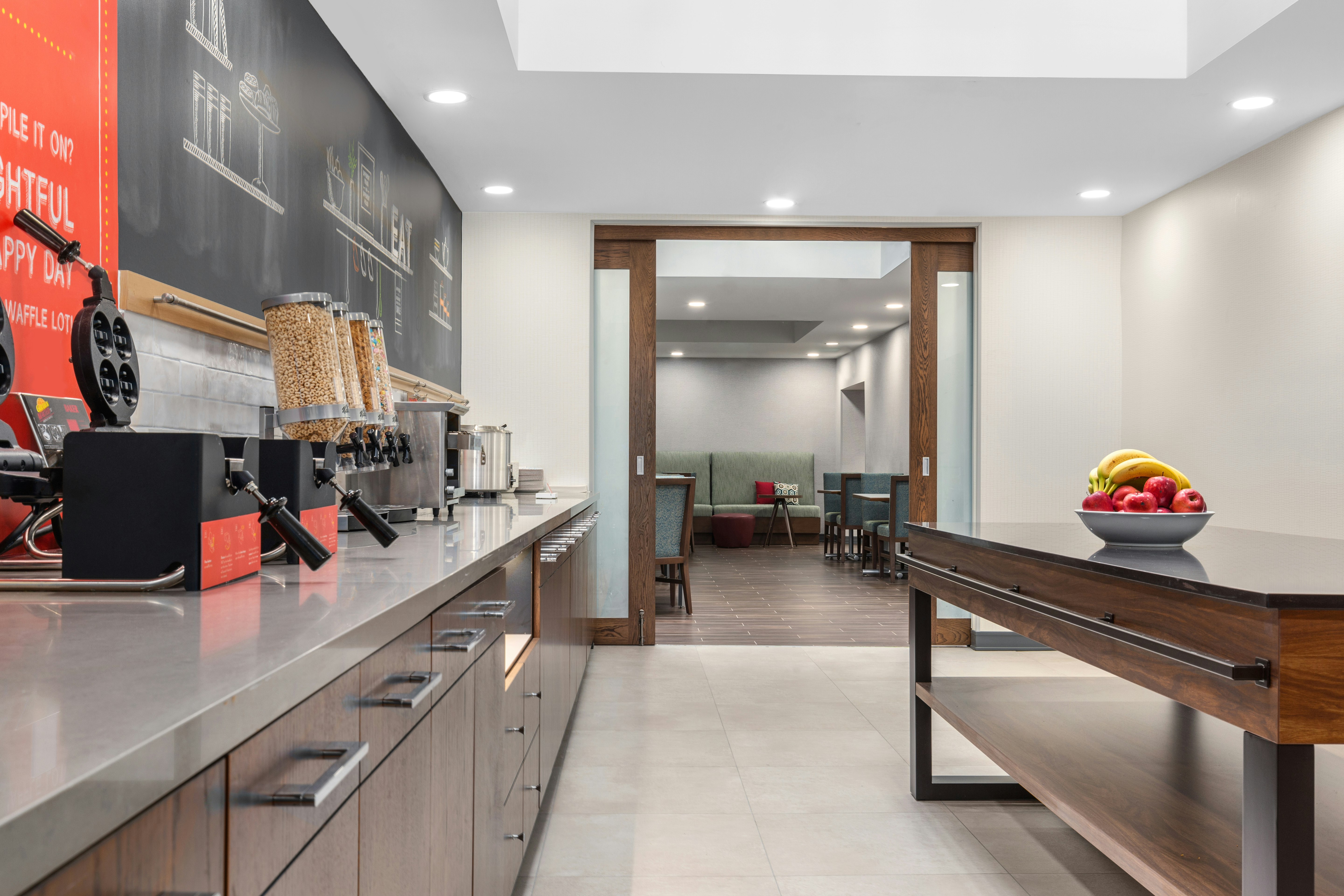 Hampton Inn & Suites by Hilton Toronto Downtown 14/18