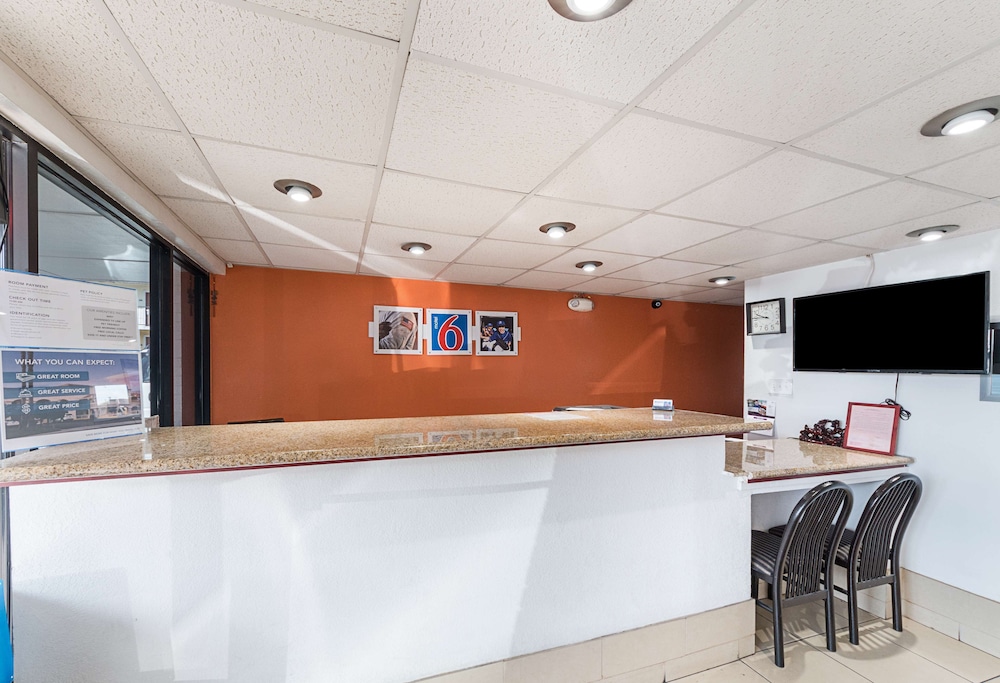 Motel6 San Antonio, TX - I-10 West 7/55
