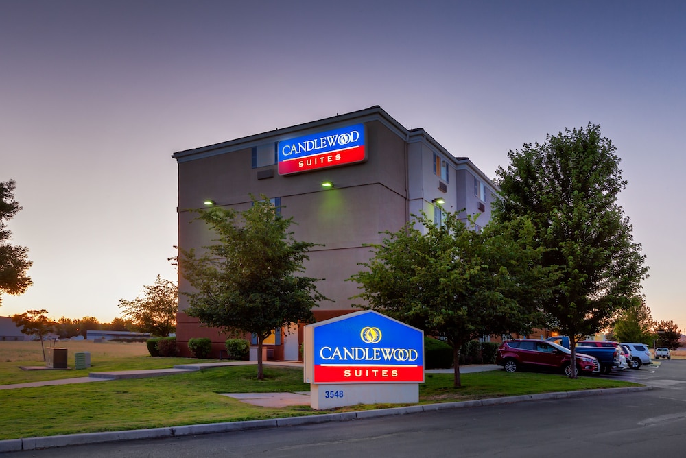 Candlewood Suites Medford 3/52