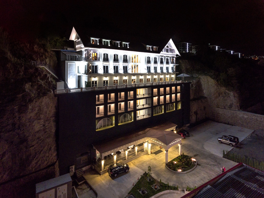 Mell Hotel 9/57