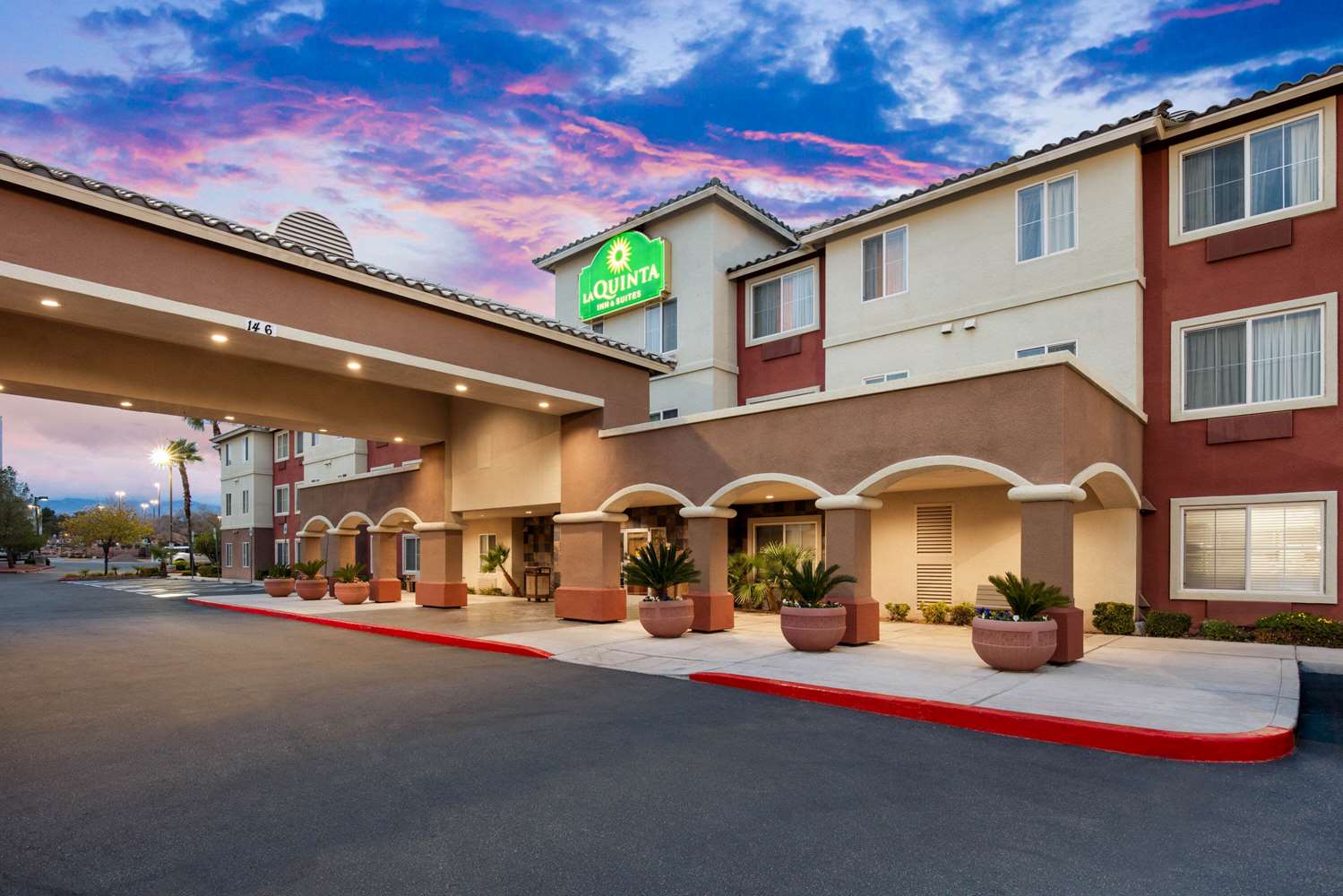 La Quinta Inn & Suites by Wyndham Las Vegas Red Rock in LAS VEGAS - NV