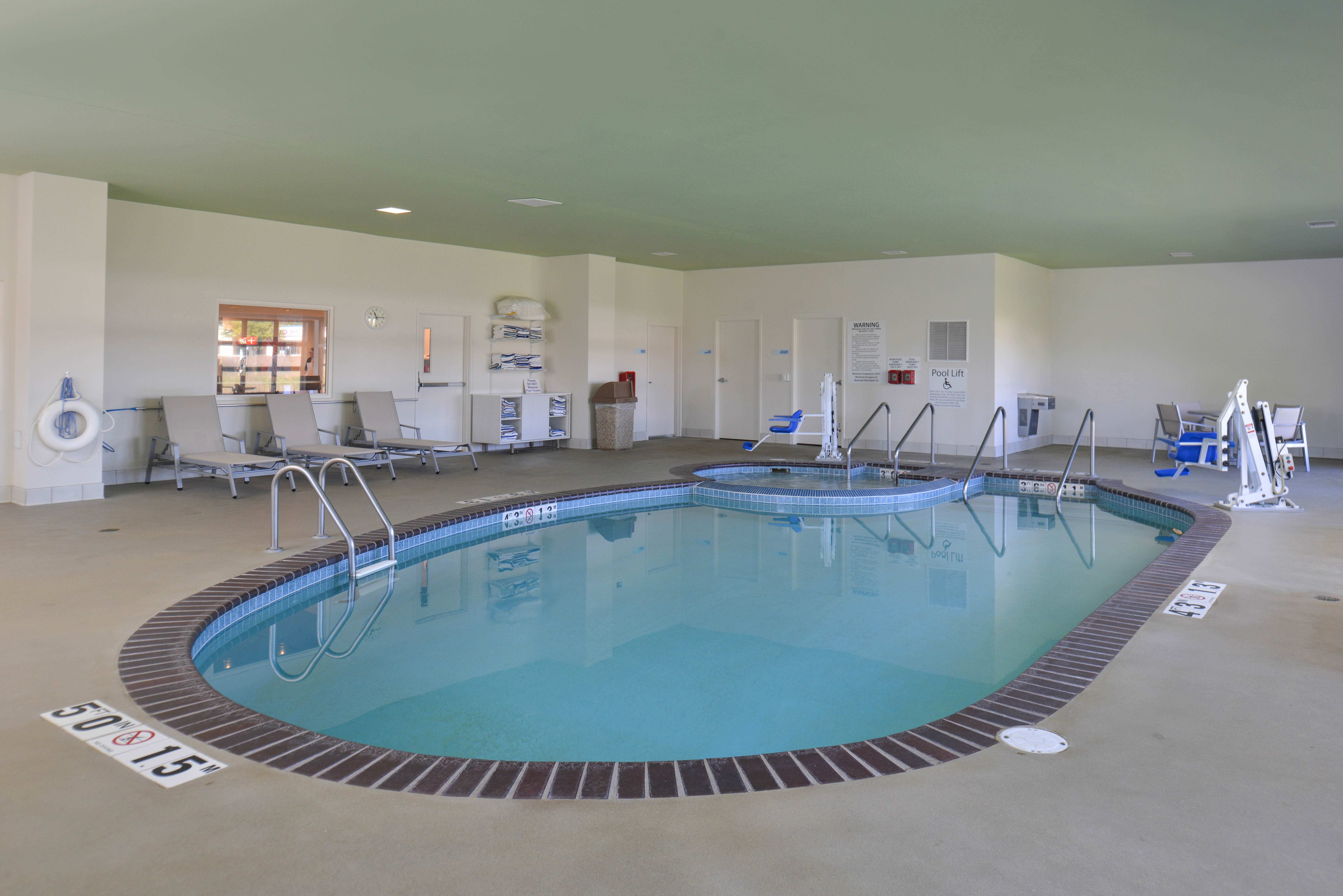 Holiday Inn Express Hotel Suites Stevens Point 33/57