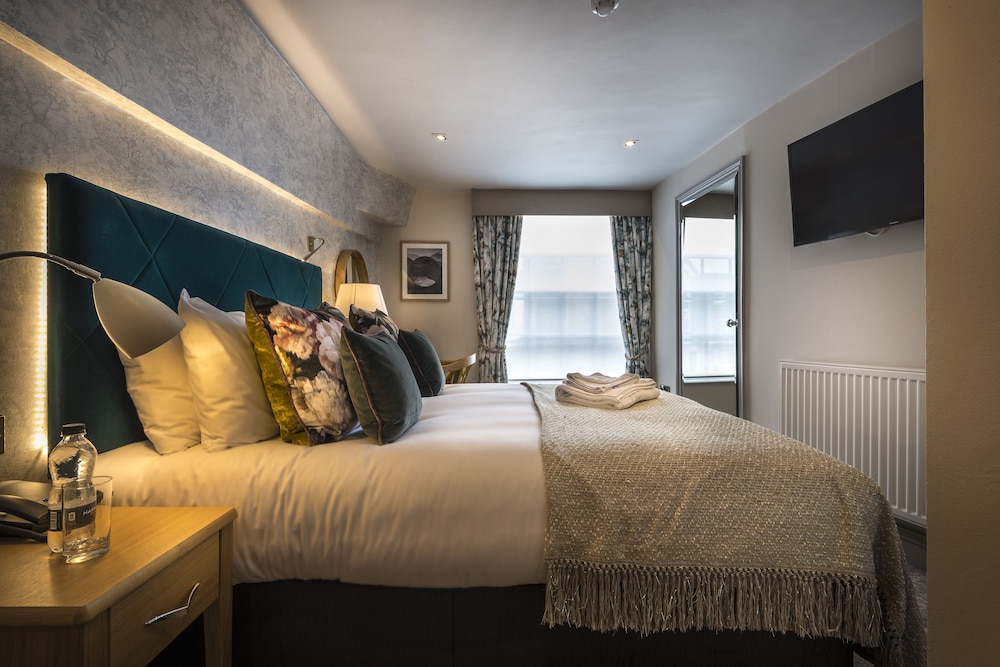 Three Swans Hotel 9/49