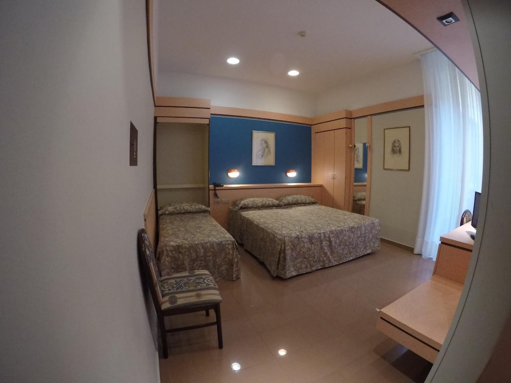 Le Petit Hotel 40/59
