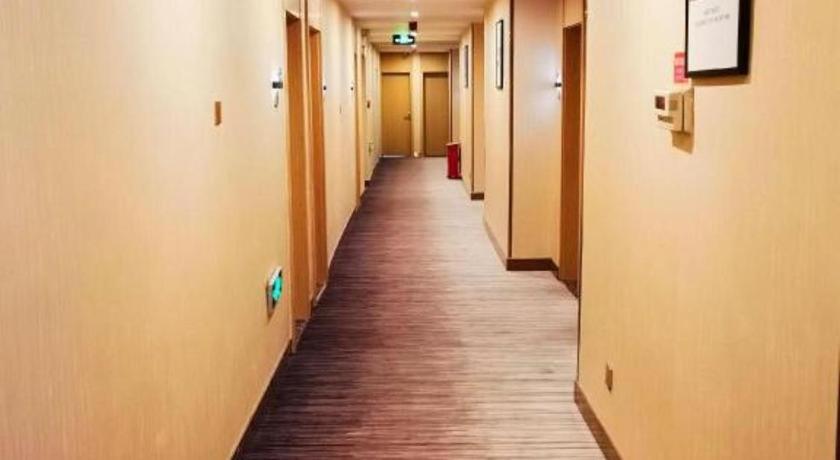 Green Tree Inn Urumqi South Xinhua Road Business Hotel 38/42