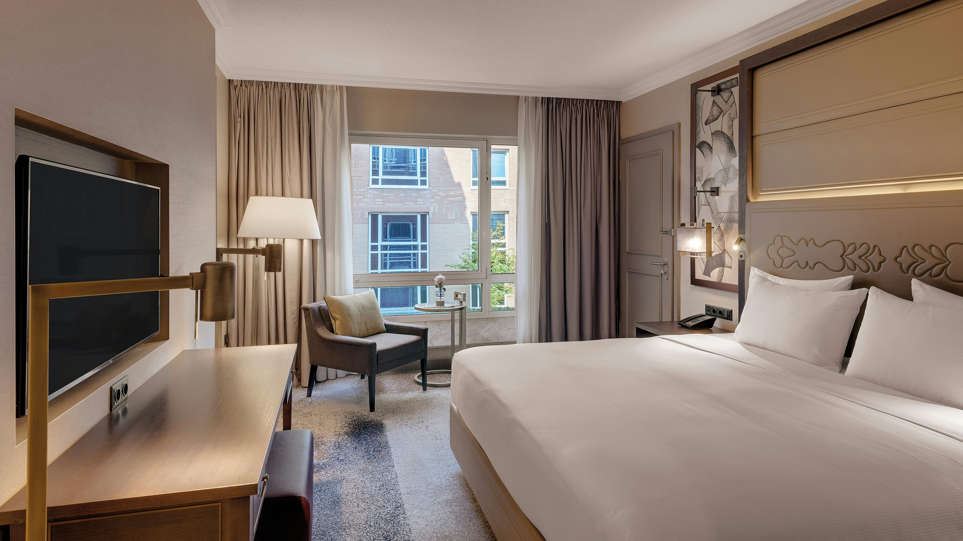 EXECUTIVE, SUITE, KING BED