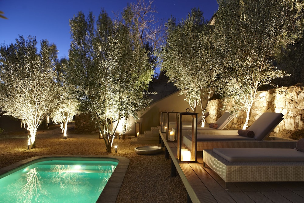 The Olive Exclusive All-Suite Hotel 28/30