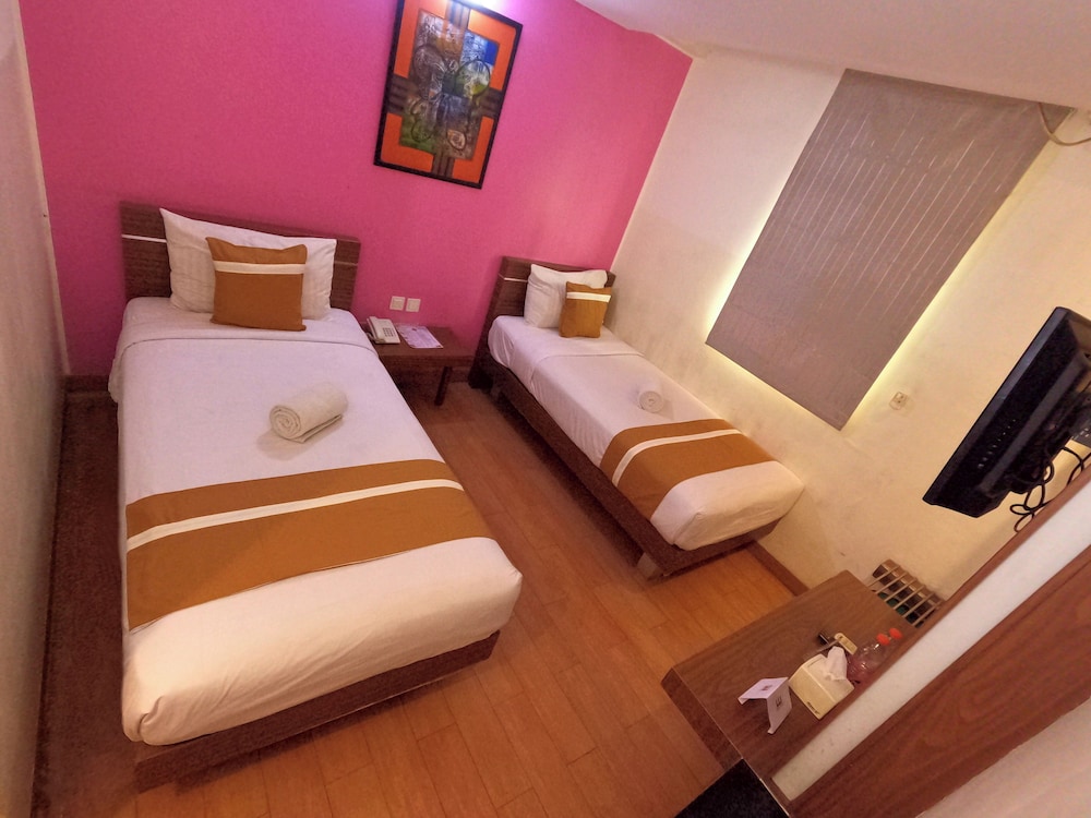 World Hotel Jakarta - Bandengan 12/50