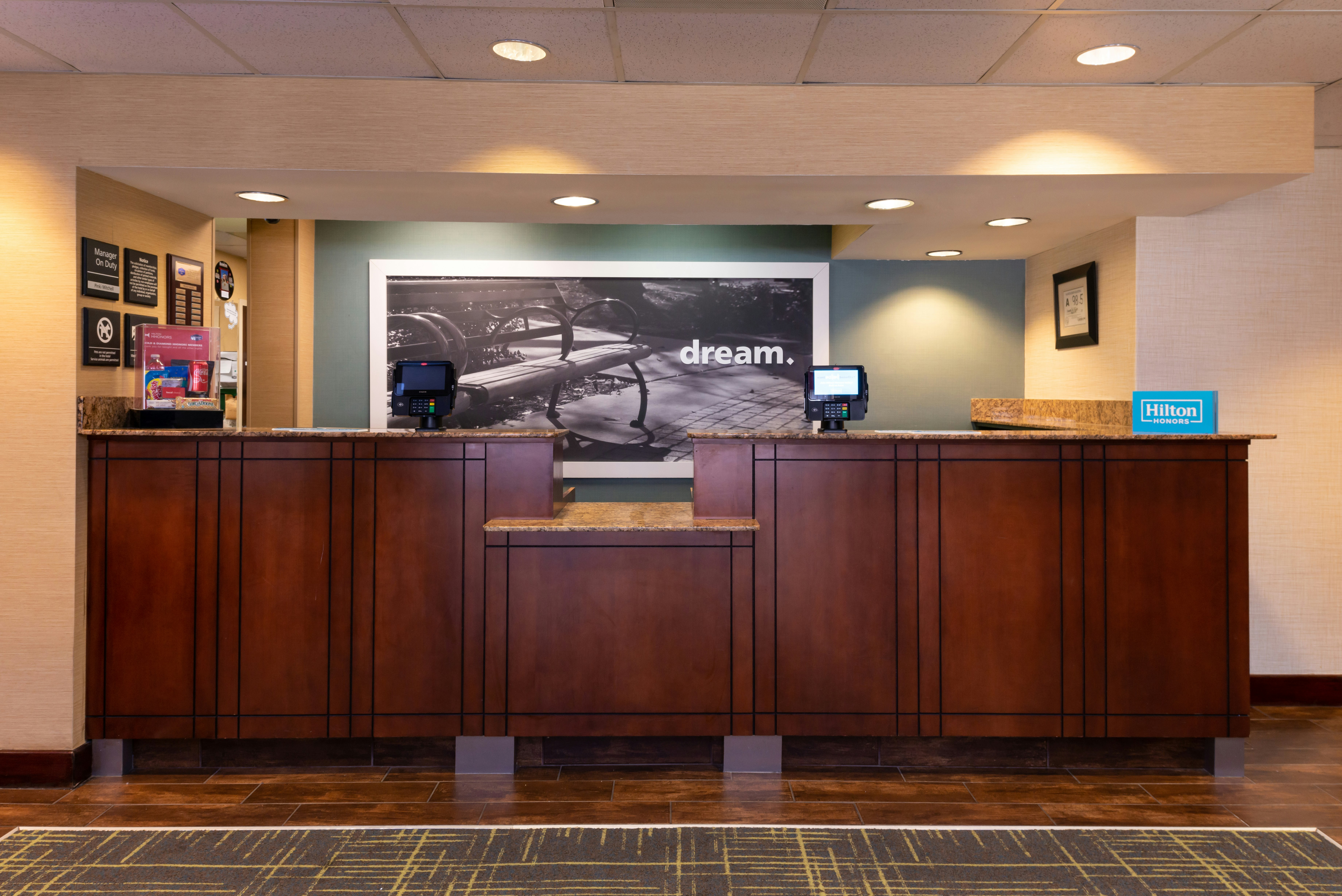 Hampton Inn Greensboro Airport 2/43