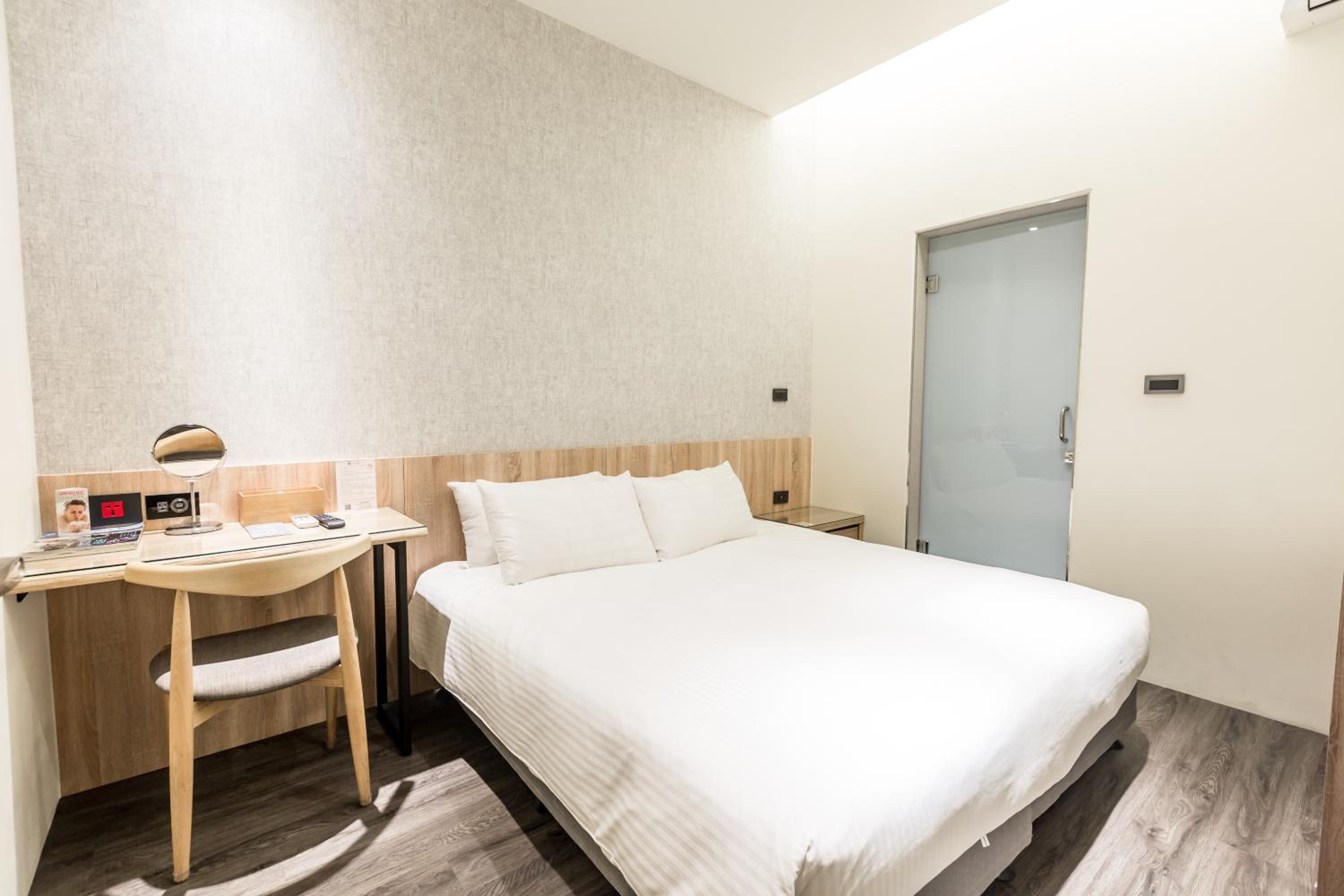 Room, Double Bed, No Window