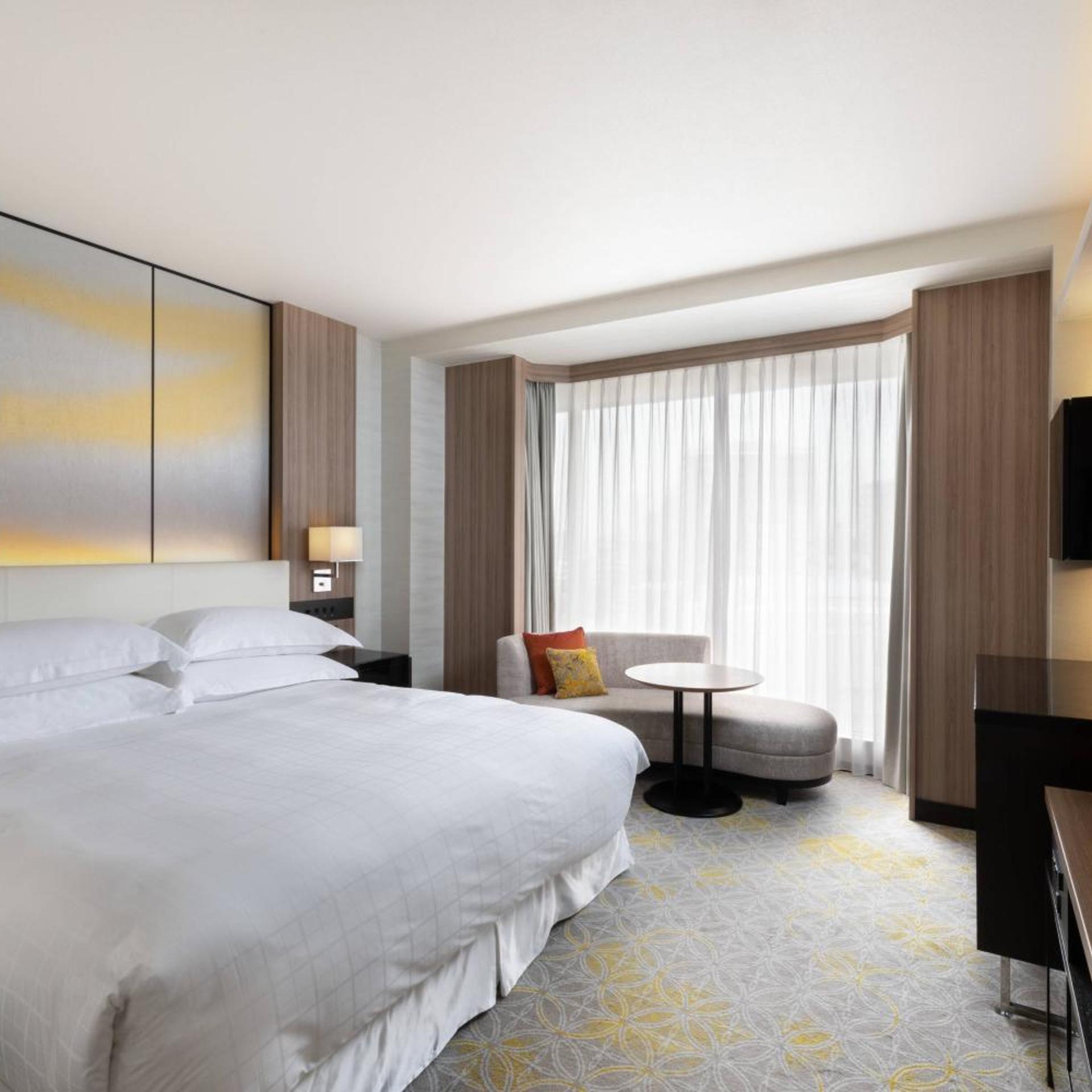 Club, Guest Room, Superior, King Bed, Club Lounge Access
