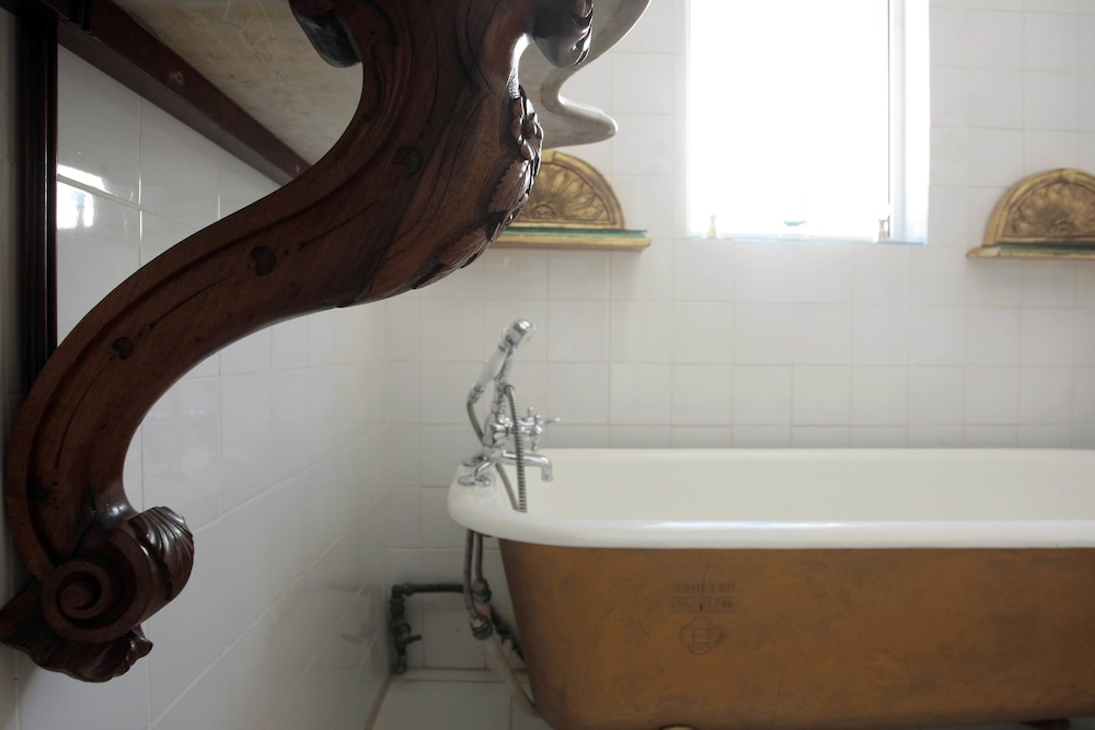 Bella Ev Guest House 50/50