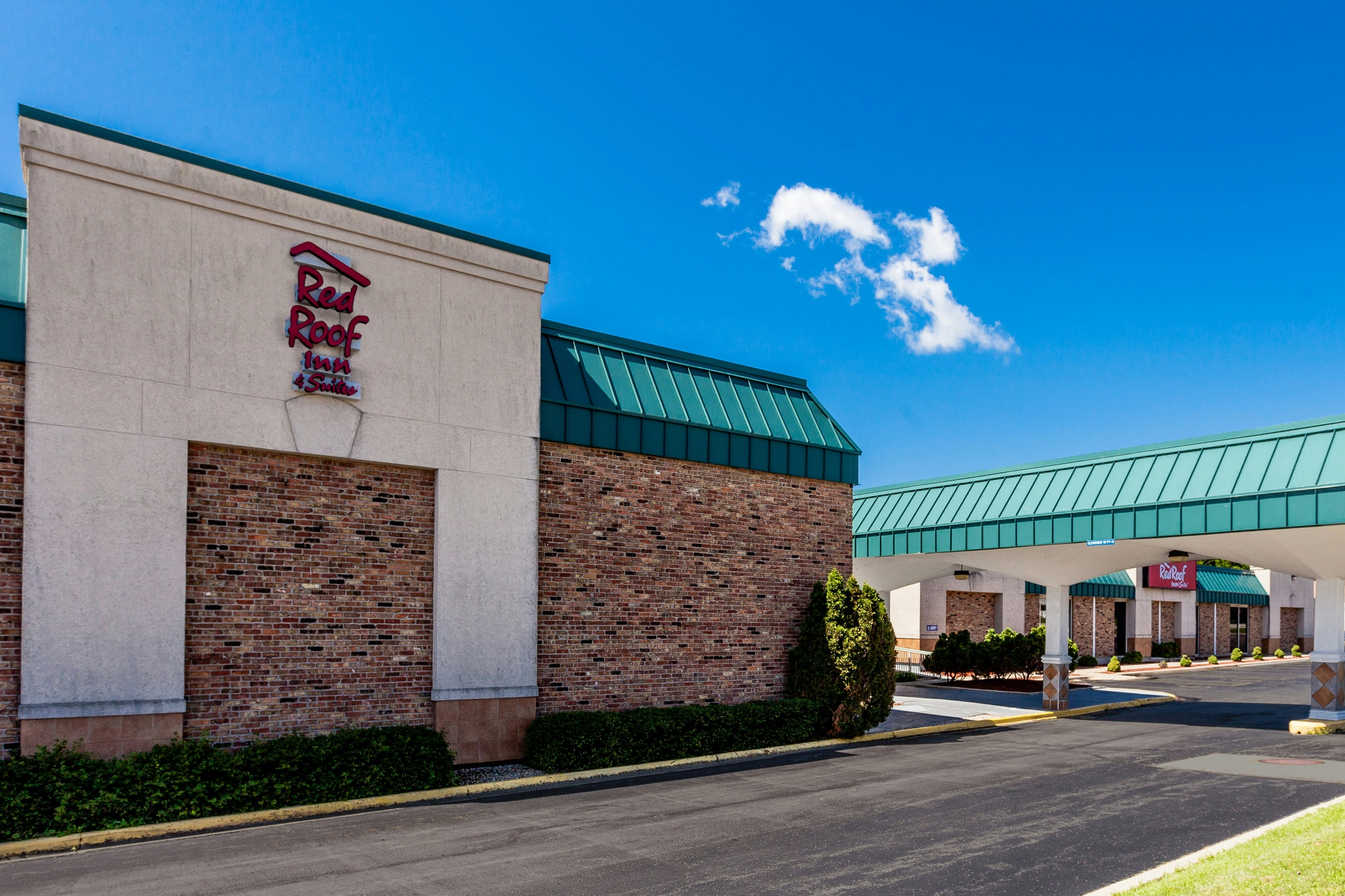 Red Roof Inn & Suites DeKalb 4/40