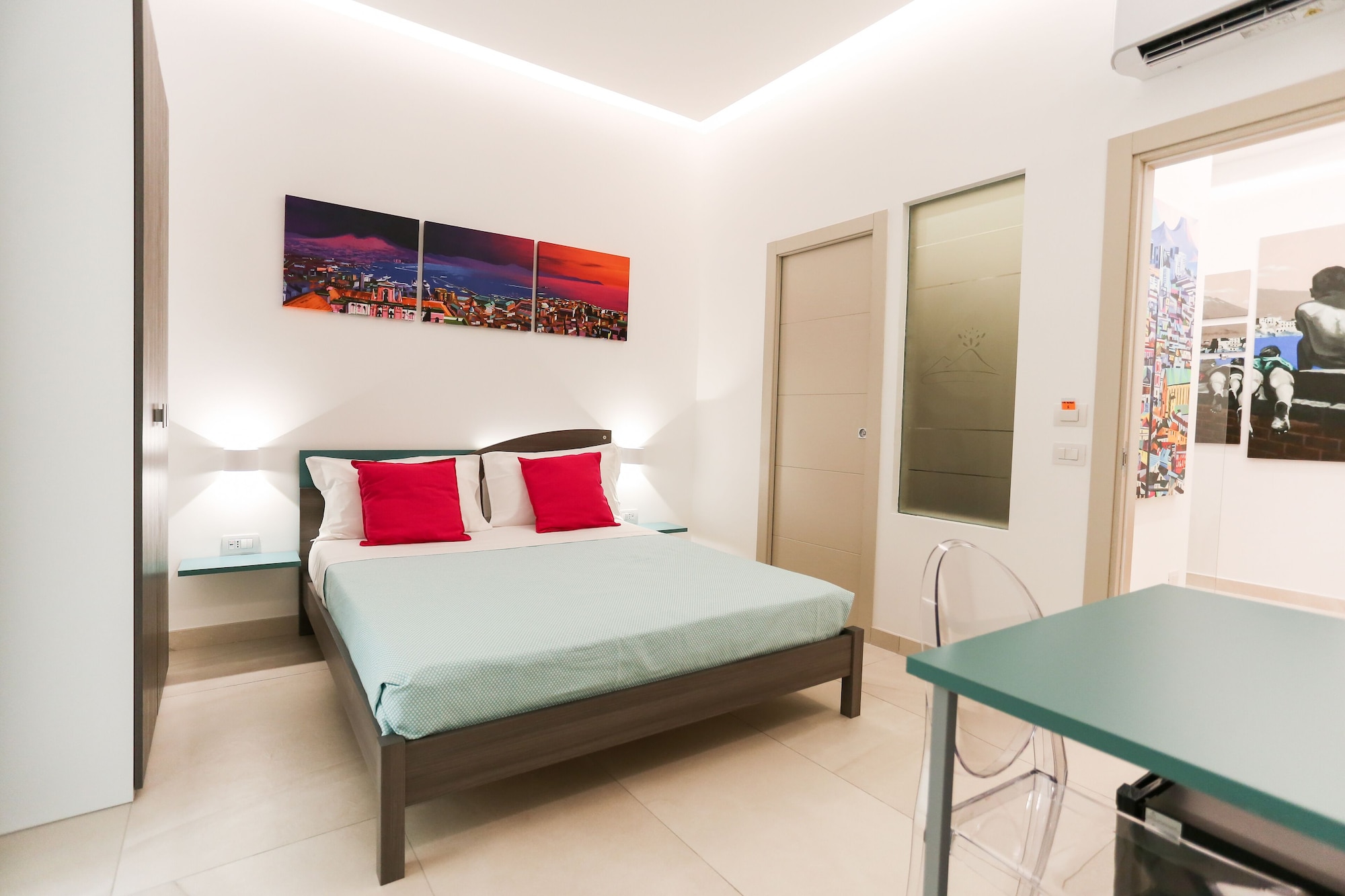 FAMILY, TRIPLE, 1 KING AND 1 SINGLE BEDS, CITY VIEW, BALCONY
