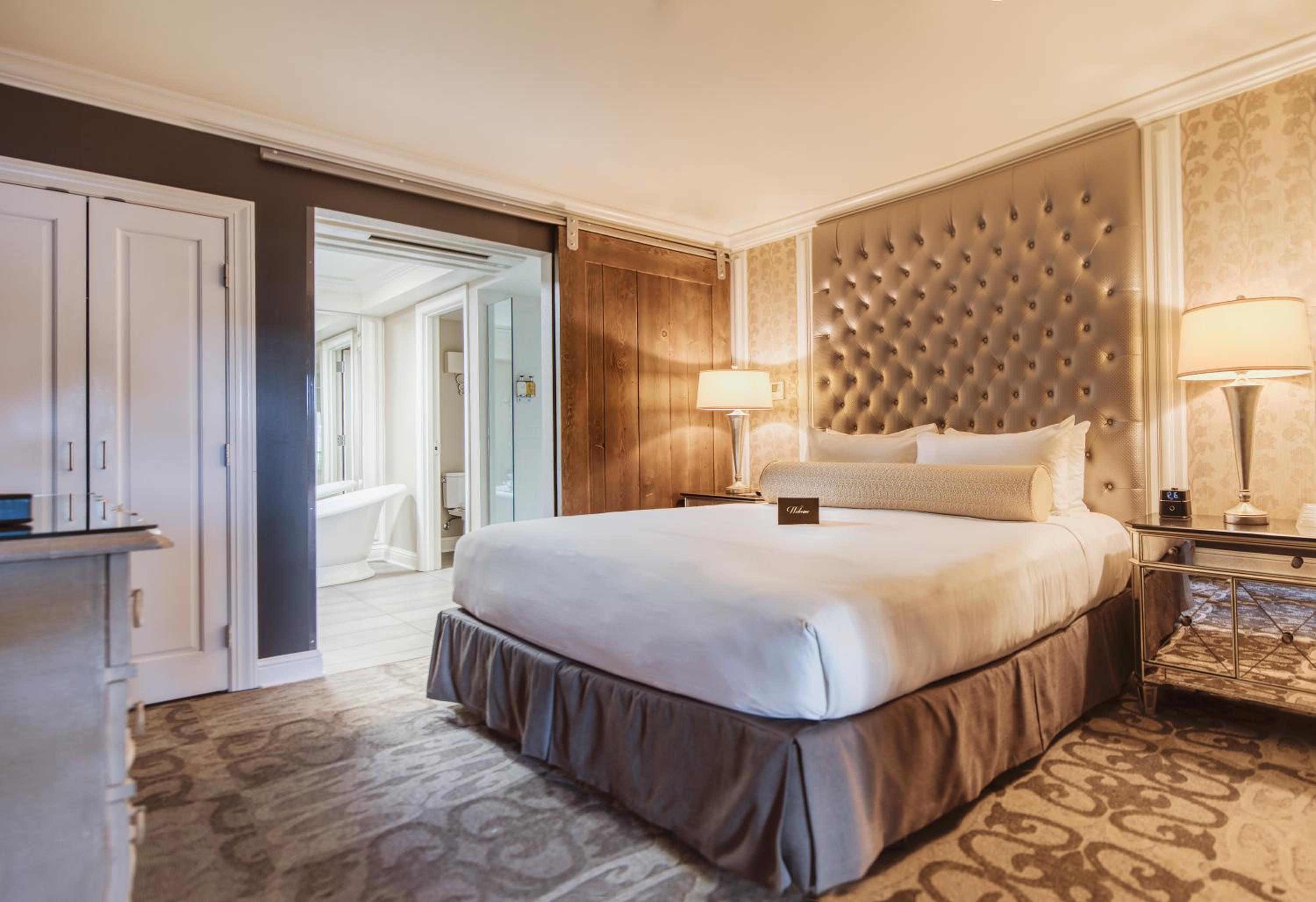 Courtyard, Suite, King Bed