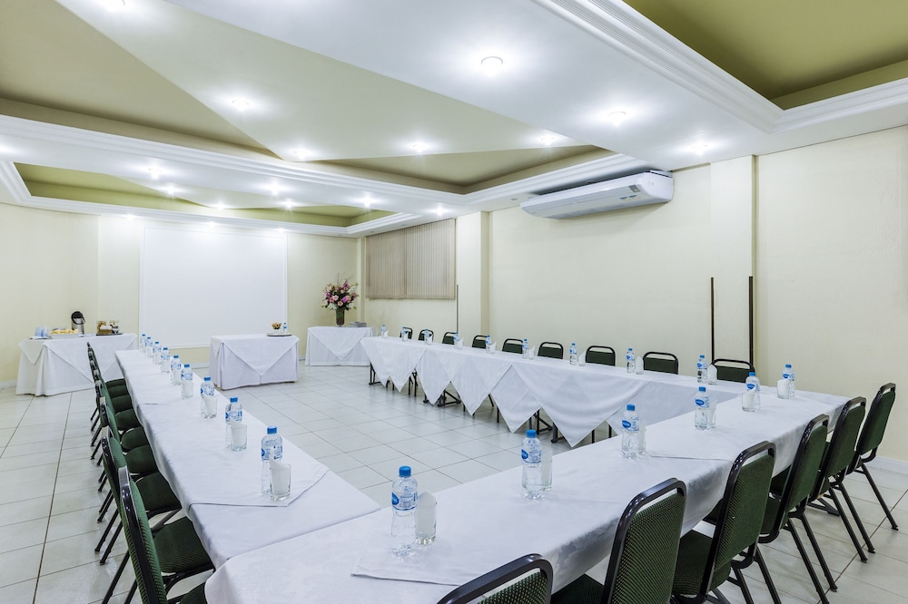 Thomasi Hotel Londrina 30/36