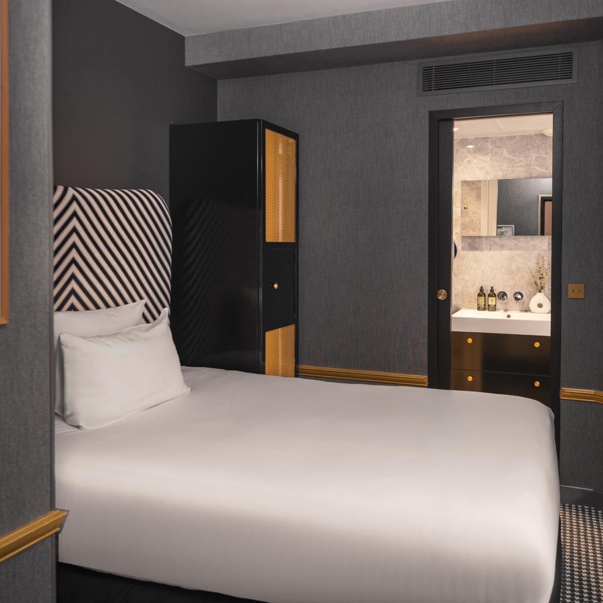 غرفة مفردة، Hotel Snob By Elegancia 3/7