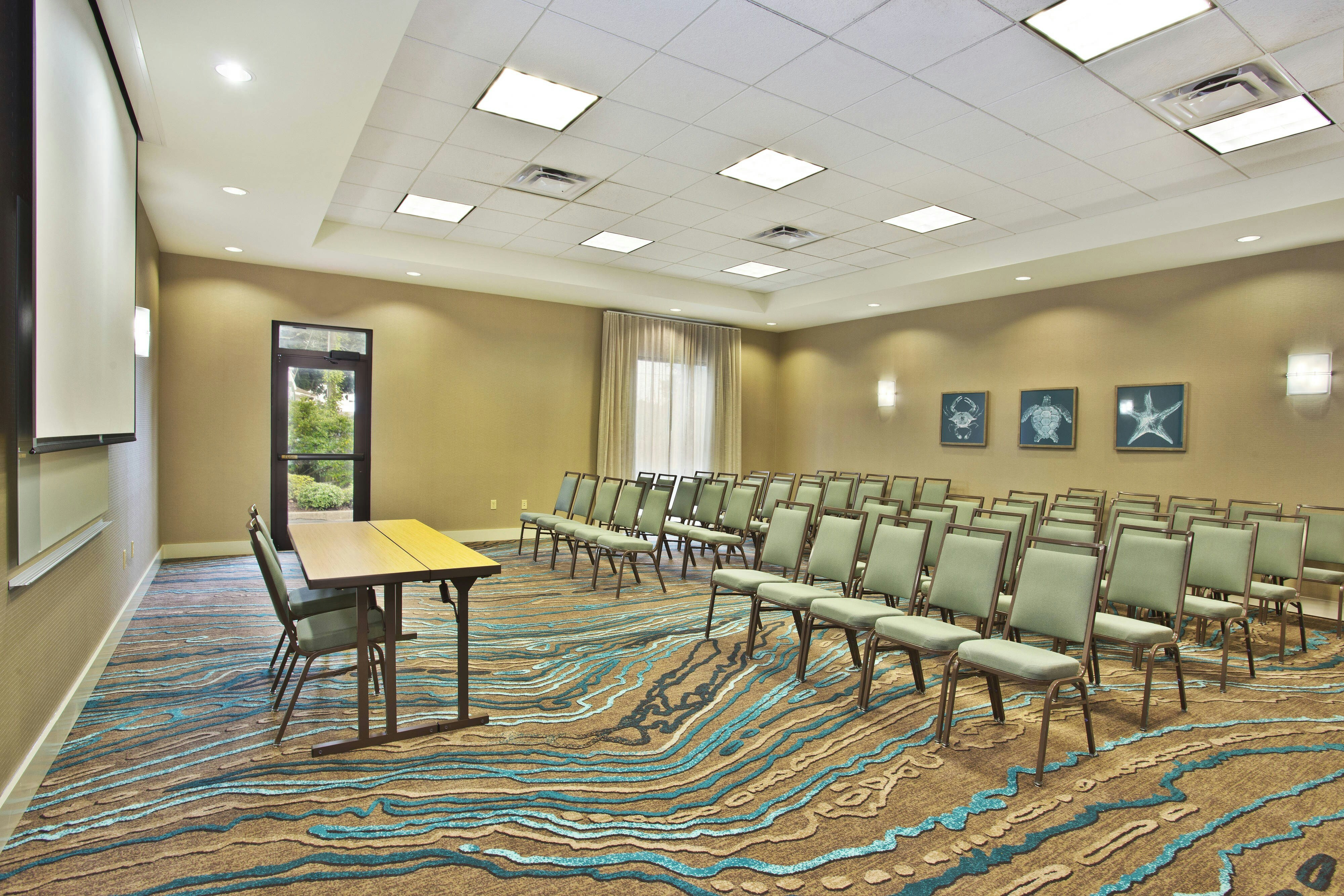 Courtyard By Marriott Gulfport Beachfront 40/45