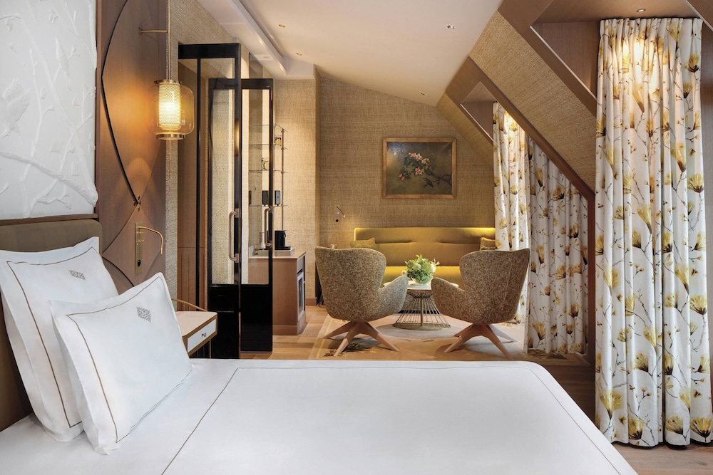 EIFFEL, JUNIOR SUITE