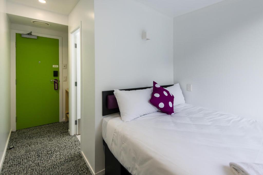 Queen Ensuite