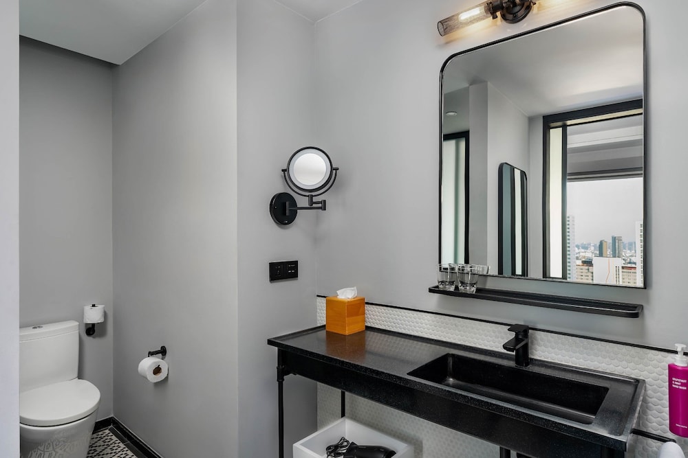 Moxy Bangkok Ratchaprasong 50/50