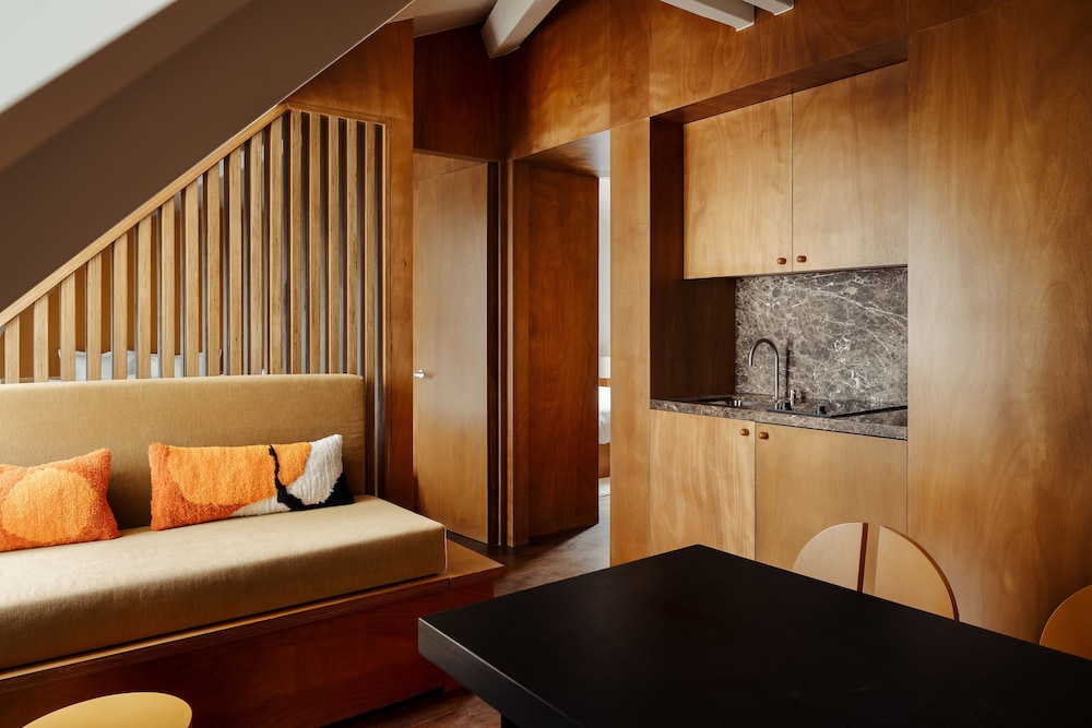 Edgar Suites Bouchardon 12/28