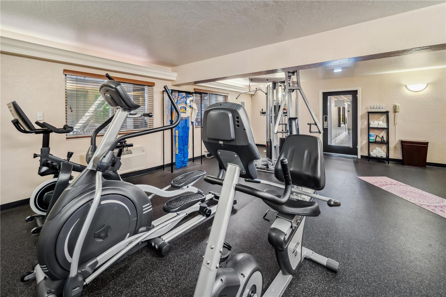 Best Western Plus Hilltop Inn 27/52