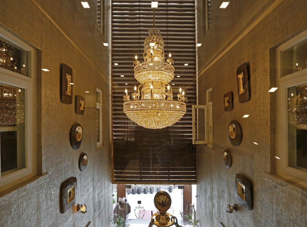 Clarks Inn Srinagar (Ex Hotel Spring Hills) 6/50