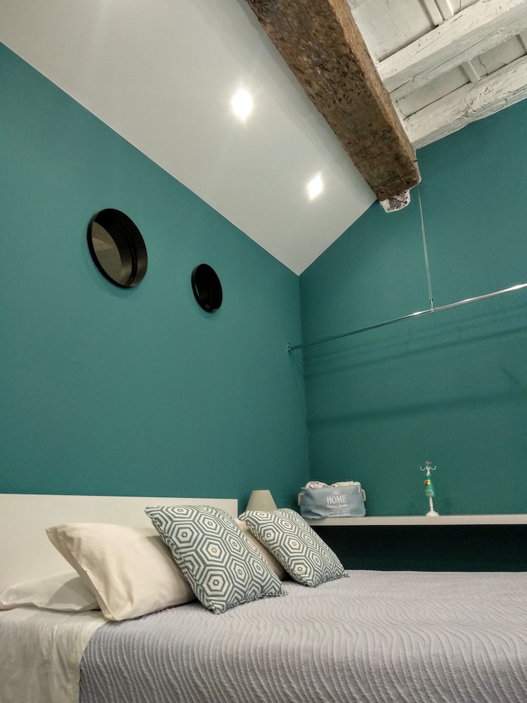 Rumi Rooms 7/34