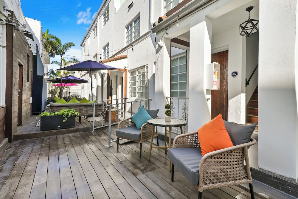 Chesterfield Hotel and Suites 44/50