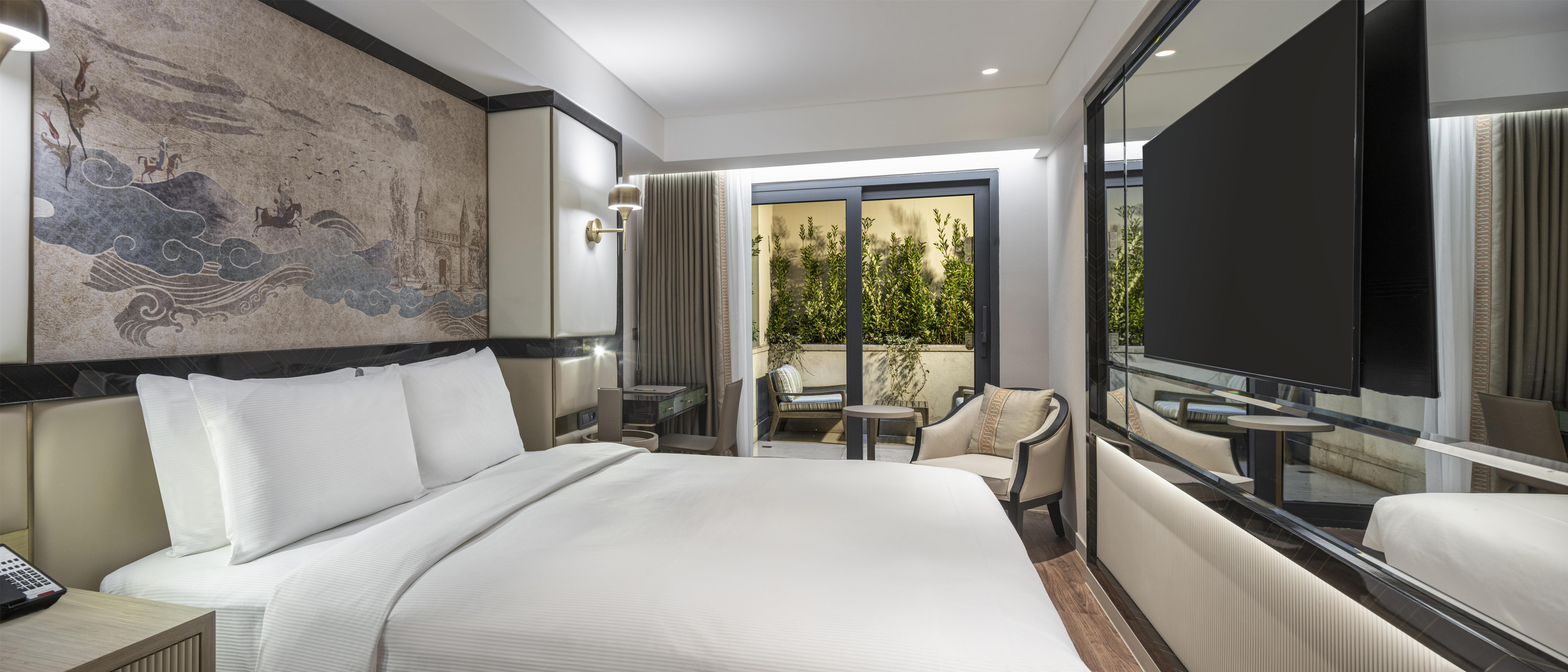 GUEST ROOM, QUEEN BED, TERRACE
