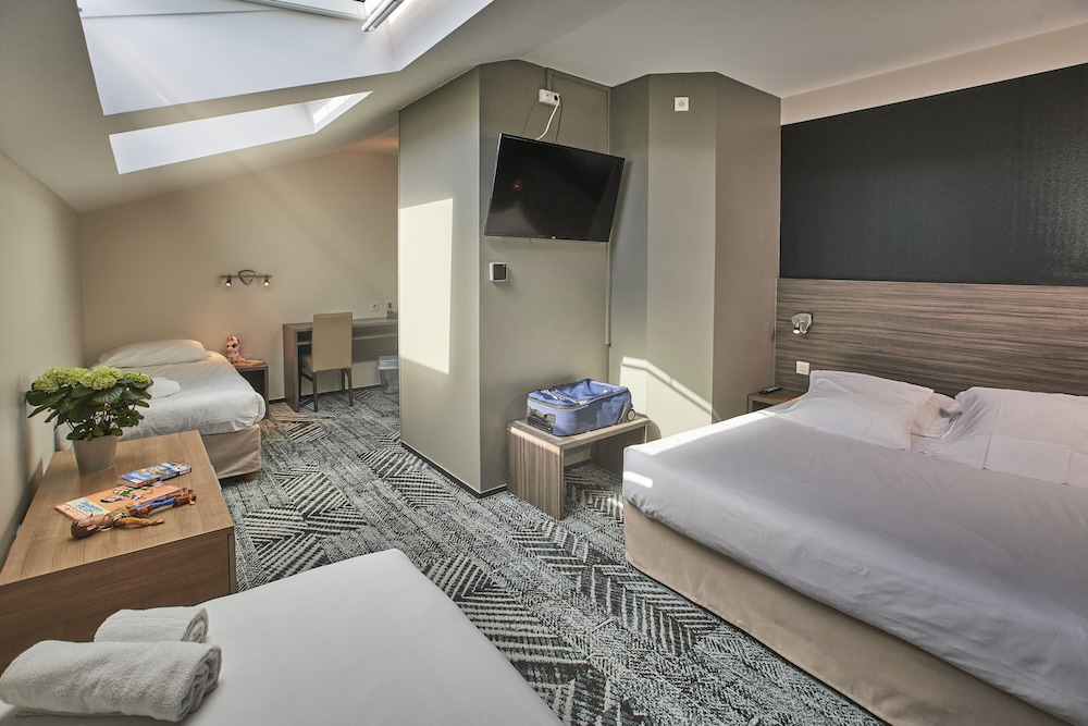 Loreak Hotel 8/40
